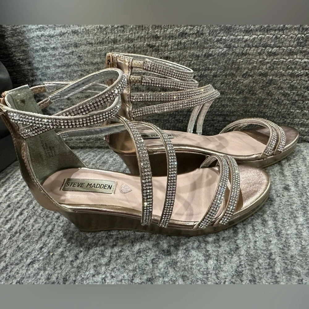 STEVE MADDEN Girls Jsweetst Rose Gold Dress wedge Sandal with rhinestones